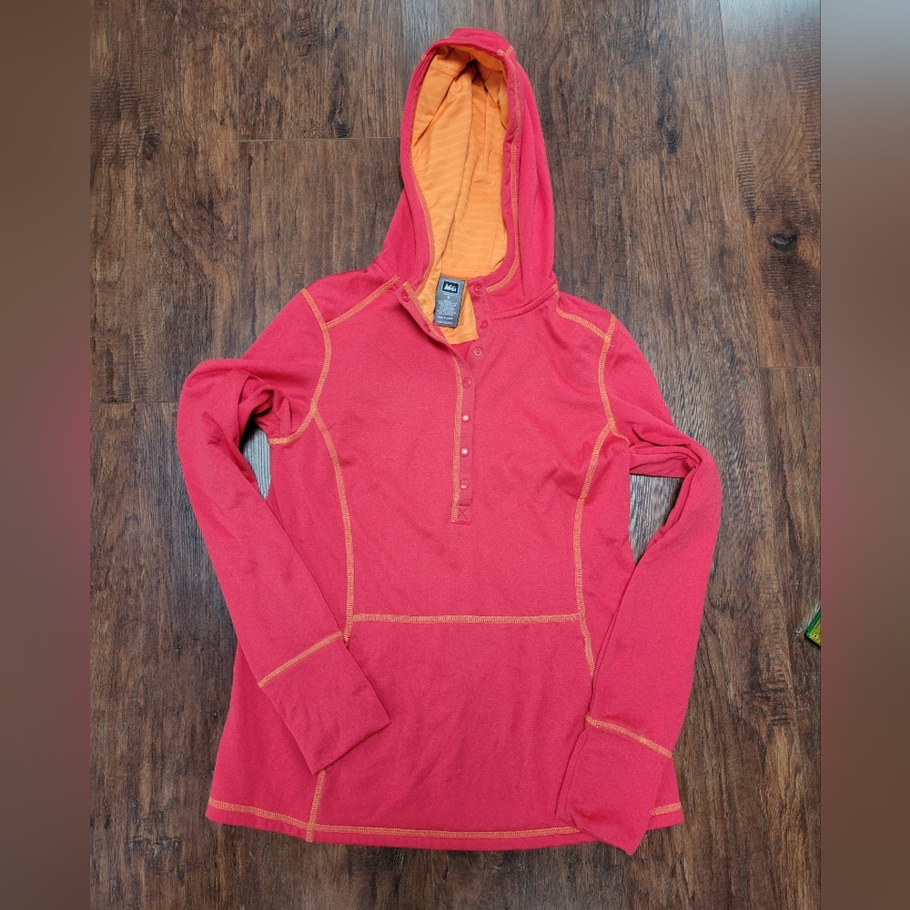 Women's REI Quarter Snap Red Hooded